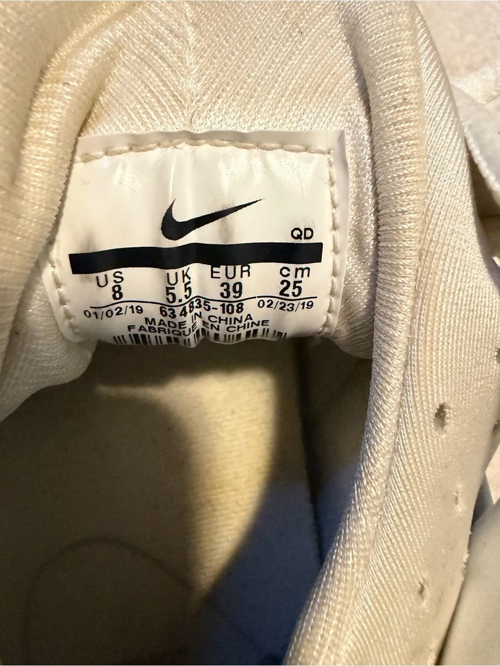 Nike women White Lace-Up Sneakers